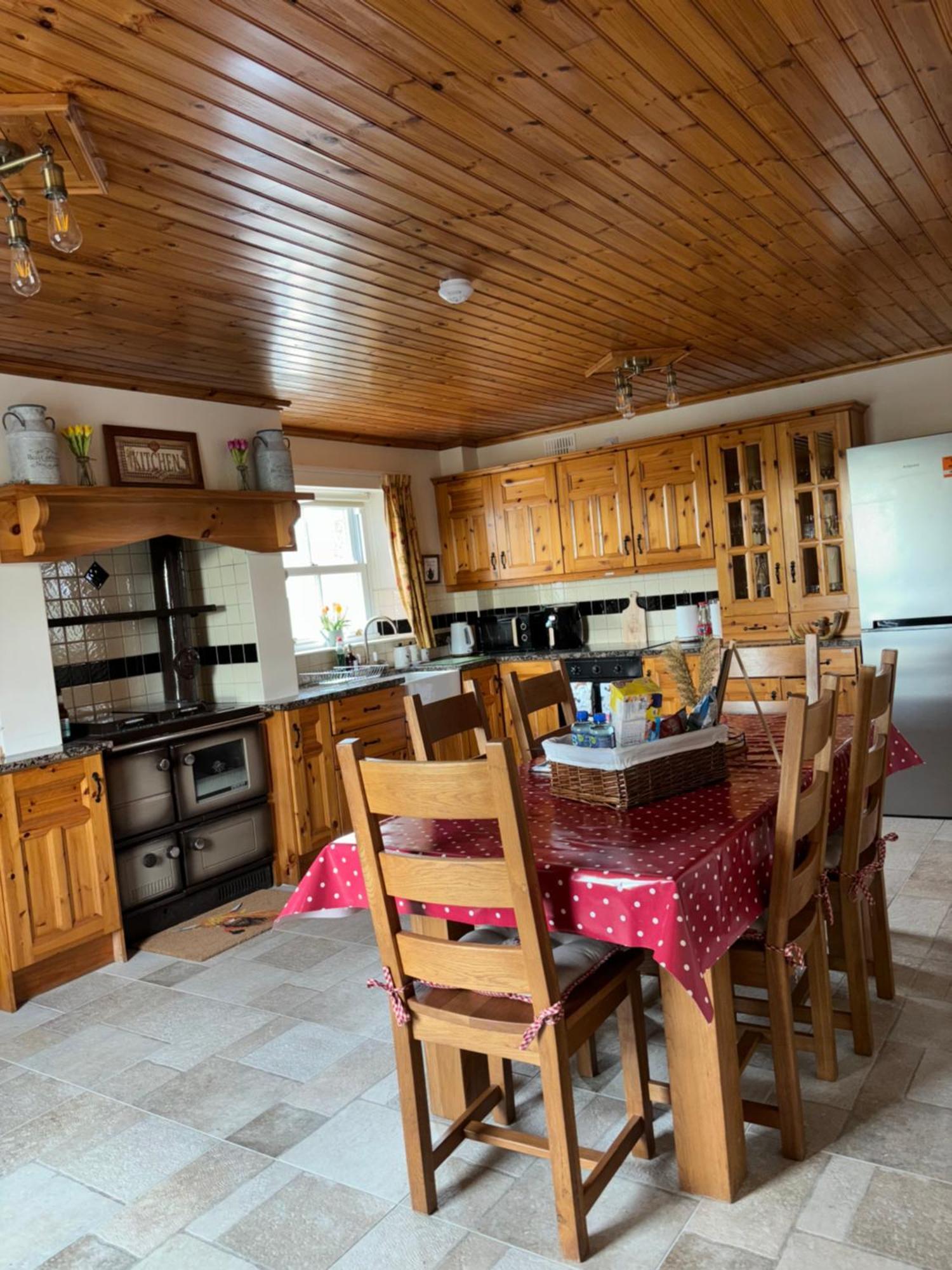 The Old Barn Villa Fivemiletown ภายนอก รูปภาพ