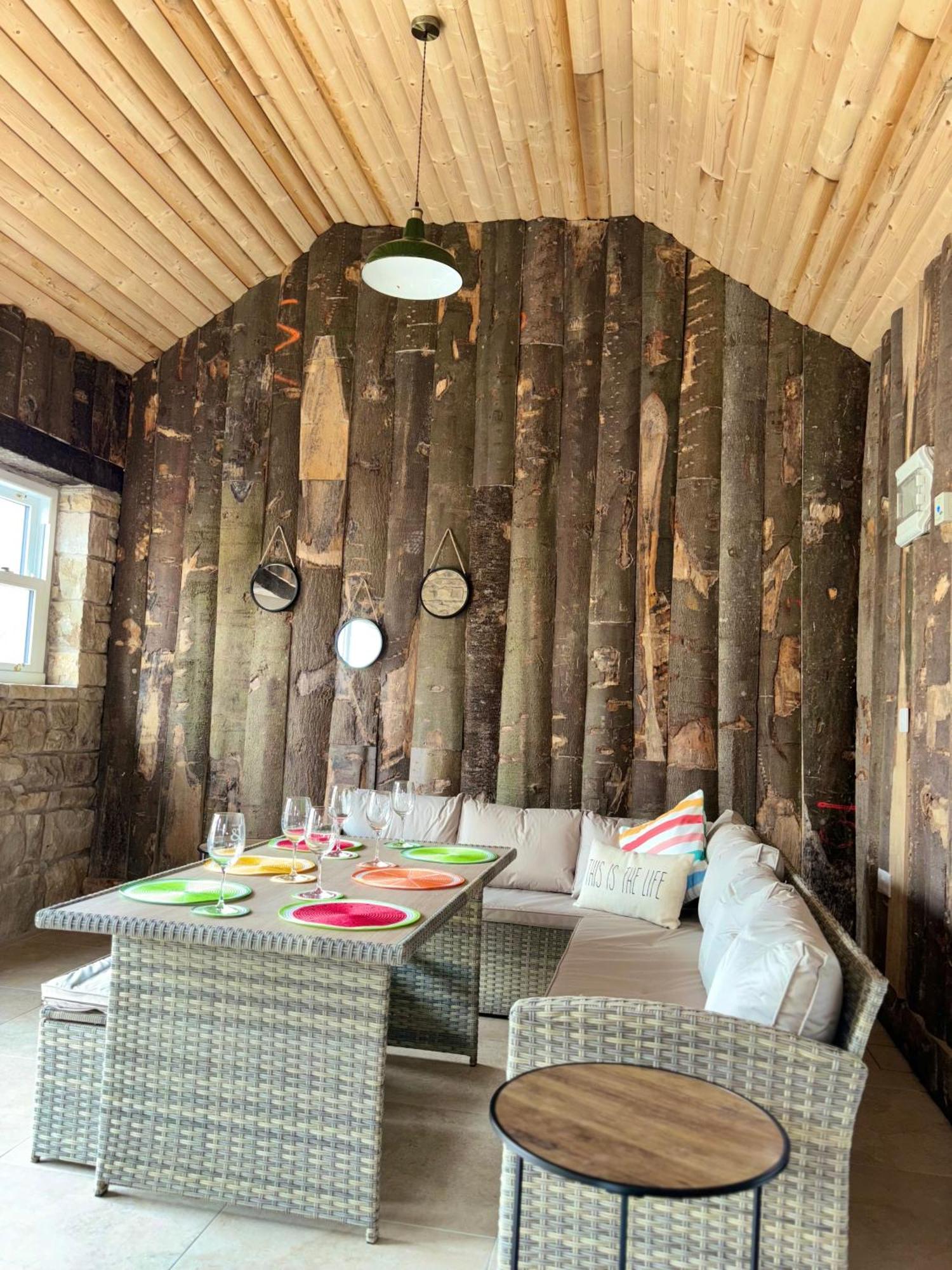 The Old Barn Villa Fivemiletown ภายนอก รูปภาพ